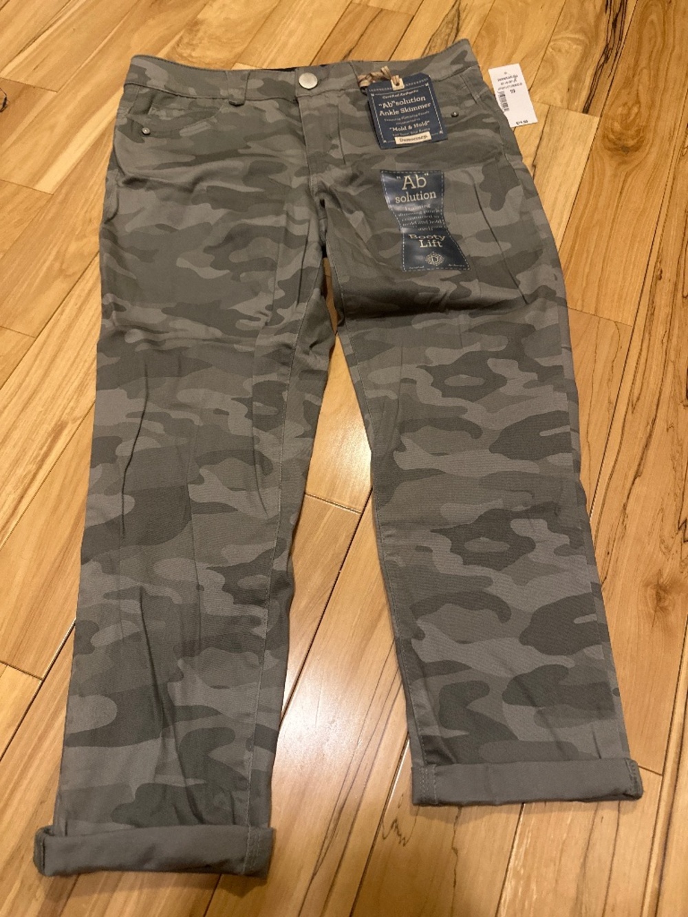 NWT camo green an solution ankle skimmer size 10 jeans